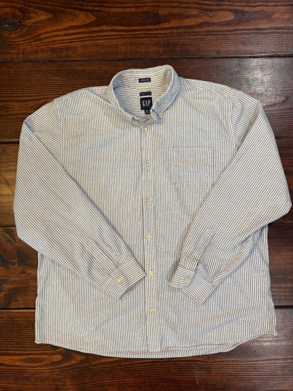 GAP Standard Fit Stretch Men’s Long Sleeve Button Up Shirt - Light Blue & White